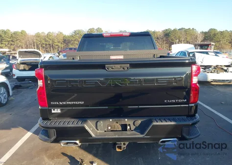 2024 Chevrolet Silverado 1500 4Wd Short Bed Custom Trail Boss z USA, uszkodzony, nr VIN 3GCUDCE81RG122171